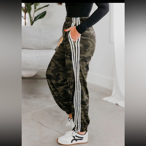Bibi Joggers Track Pant Size XL Camo White Side Stripes Elastic Waistband NEW - Picture 2 of 12